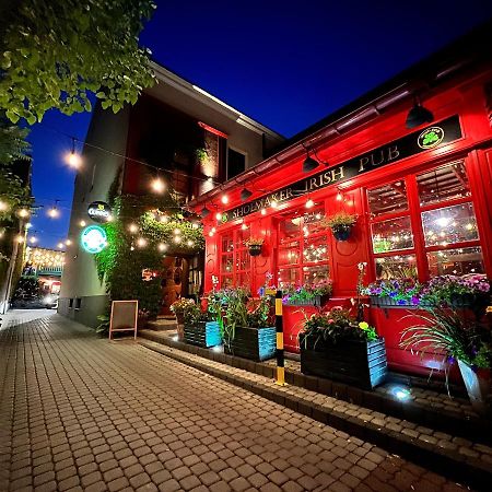 Shoemaker Irish Pub & Accommodation Келце Екстериор снимка