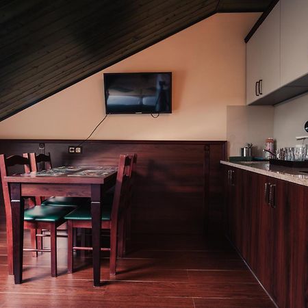 Shoemaker Irish Pub & Accommodation Келце Екстериор снимка