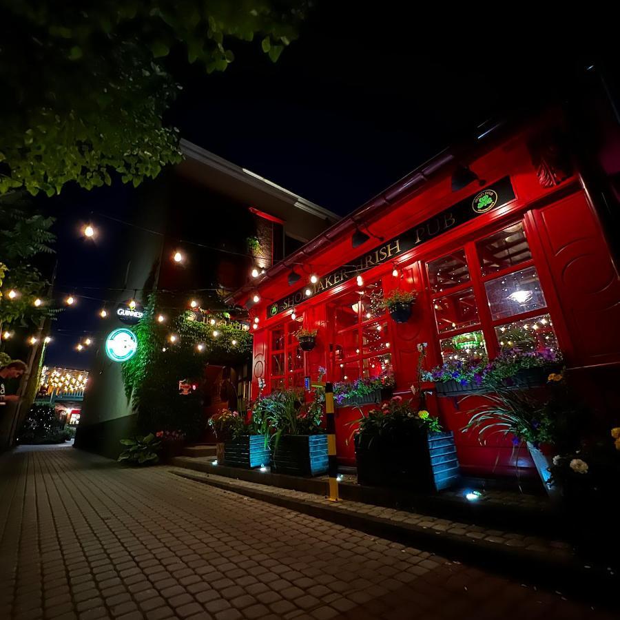Shoemaker Irish Pub & Accommodation Келце Екстериор снимка