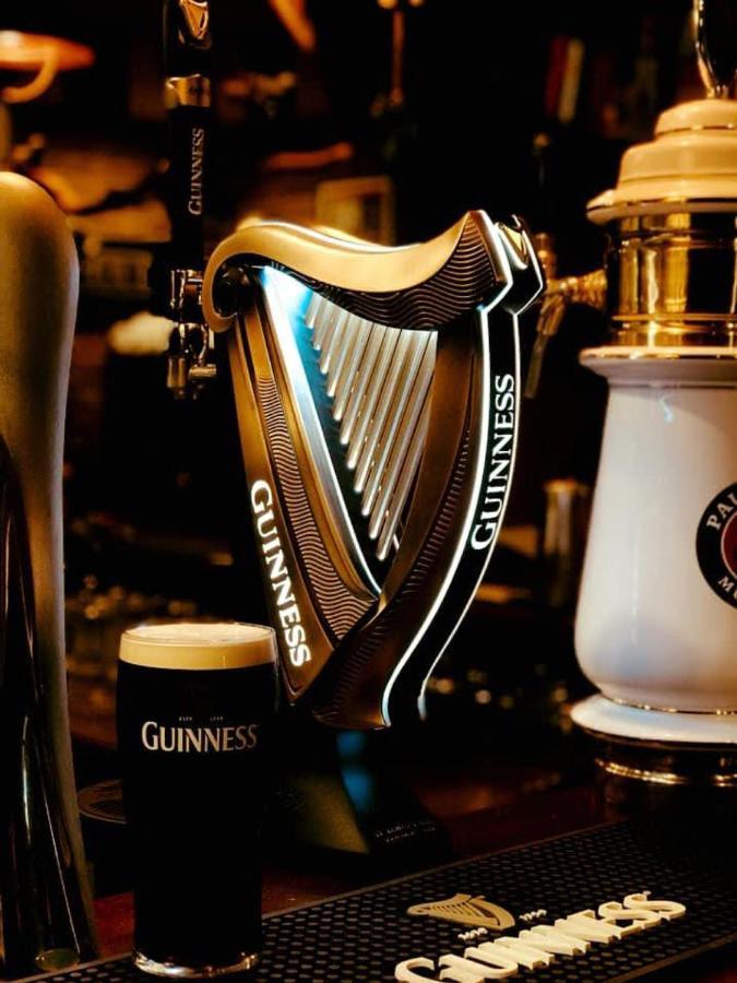 Shoemaker Irish Pub & Accommodation Келце Екстериор снимка