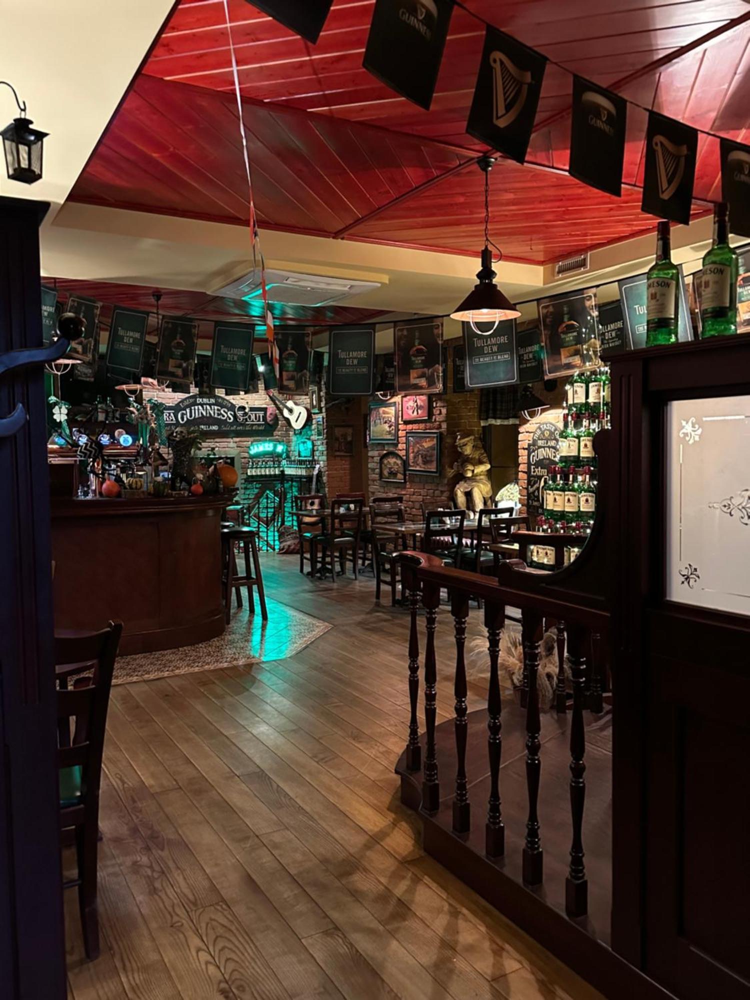 Shoemaker Irish Pub & Accommodation Келце Екстериор снимка