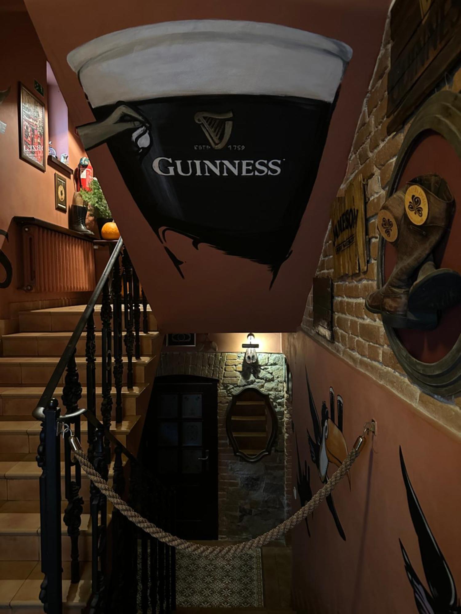 Shoemaker Irish Pub & Accommodation Келце Екстериор снимка