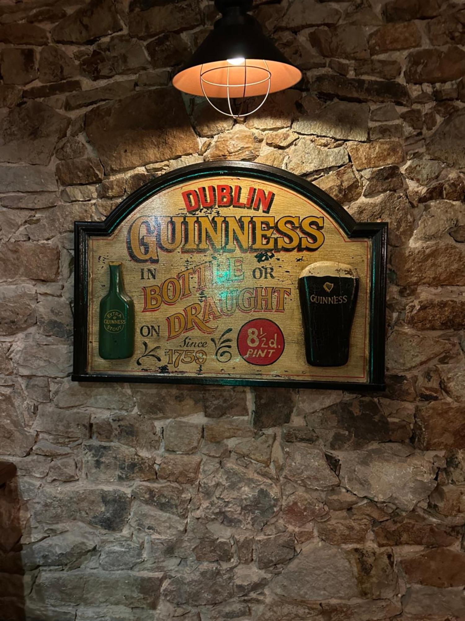 Shoemaker Irish Pub & Accommodation Келце Екстериор снимка