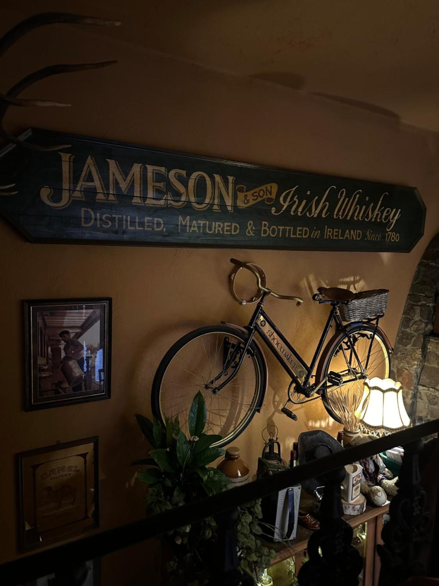 Shoemaker Irish Pub & Accommodation Келце Екстериор снимка