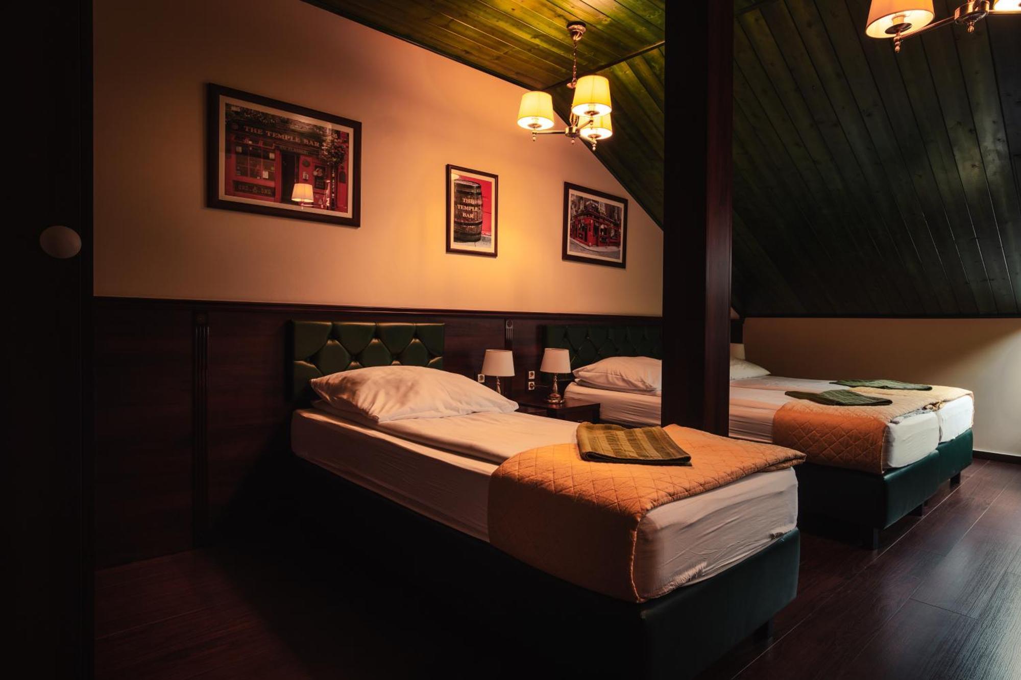 Shoemaker Irish Pub & Accommodation Келце Екстериор снимка