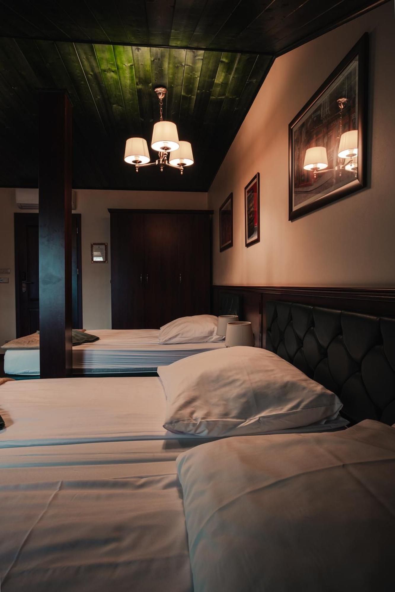 Shoemaker Irish Pub & Accommodation Келце Екстериор снимка