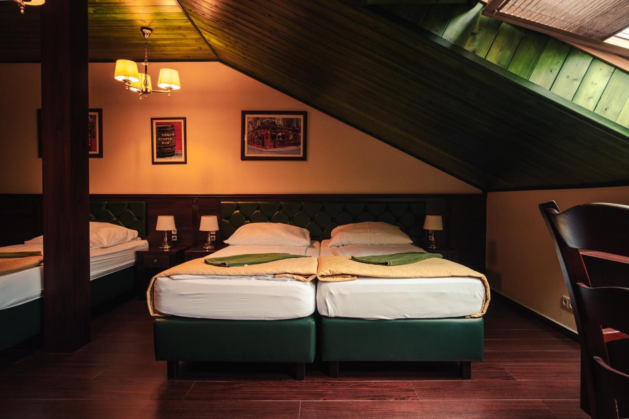 Shoemaker Irish Pub & Accommodation Келце Екстериор снимка