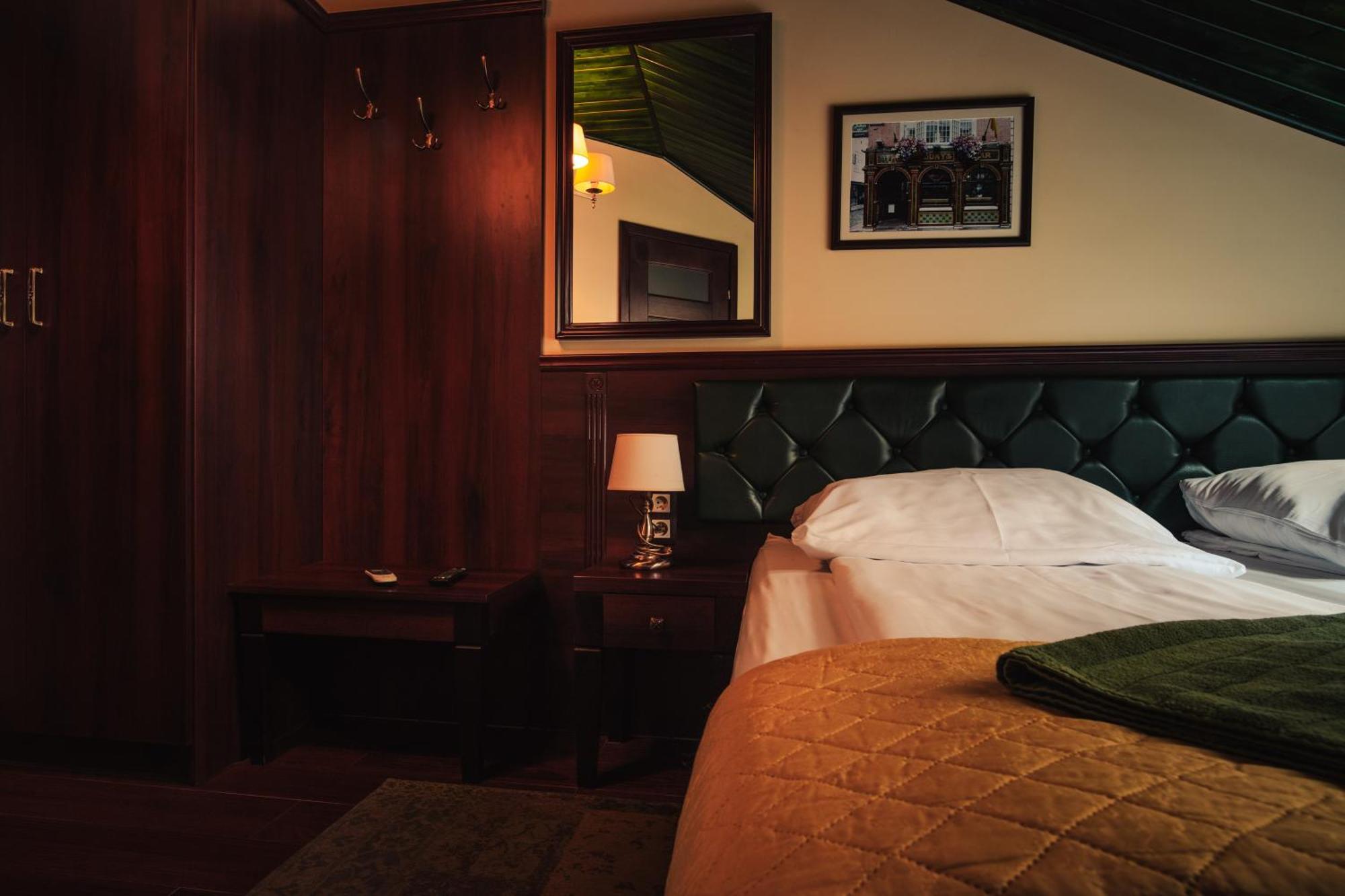 Shoemaker Irish Pub & Accommodation Келце Екстериор снимка