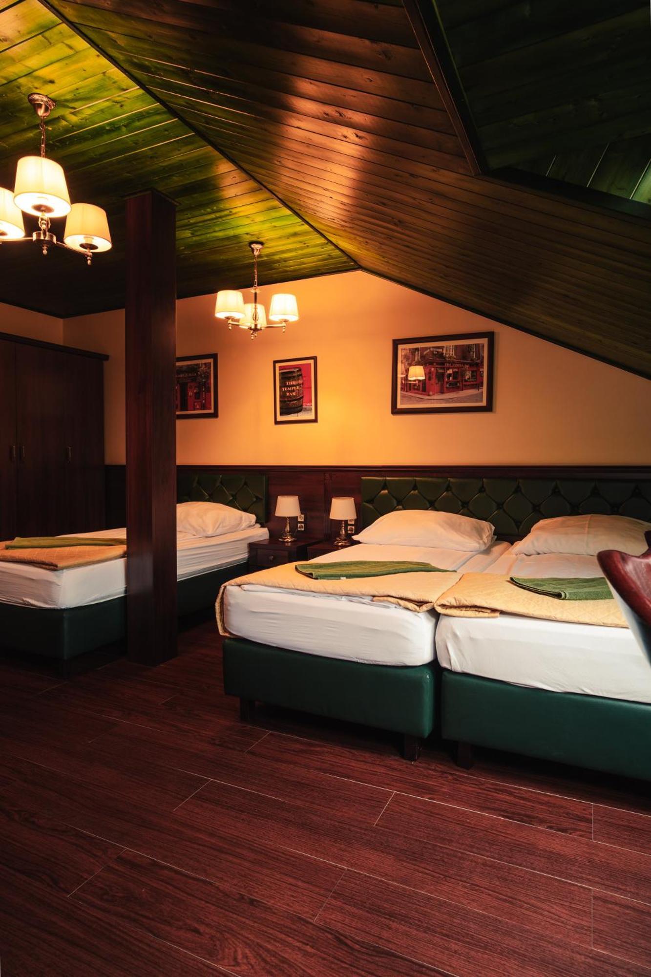Shoemaker Irish Pub & Accommodation Келце Екстериор снимка