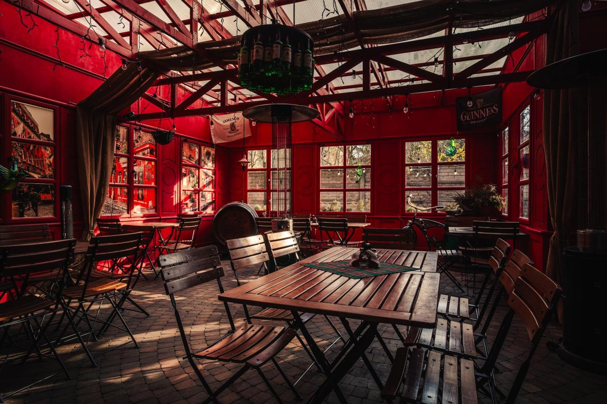 Shoemaker Irish Pub & Accommodation Келце Екстериор снимка