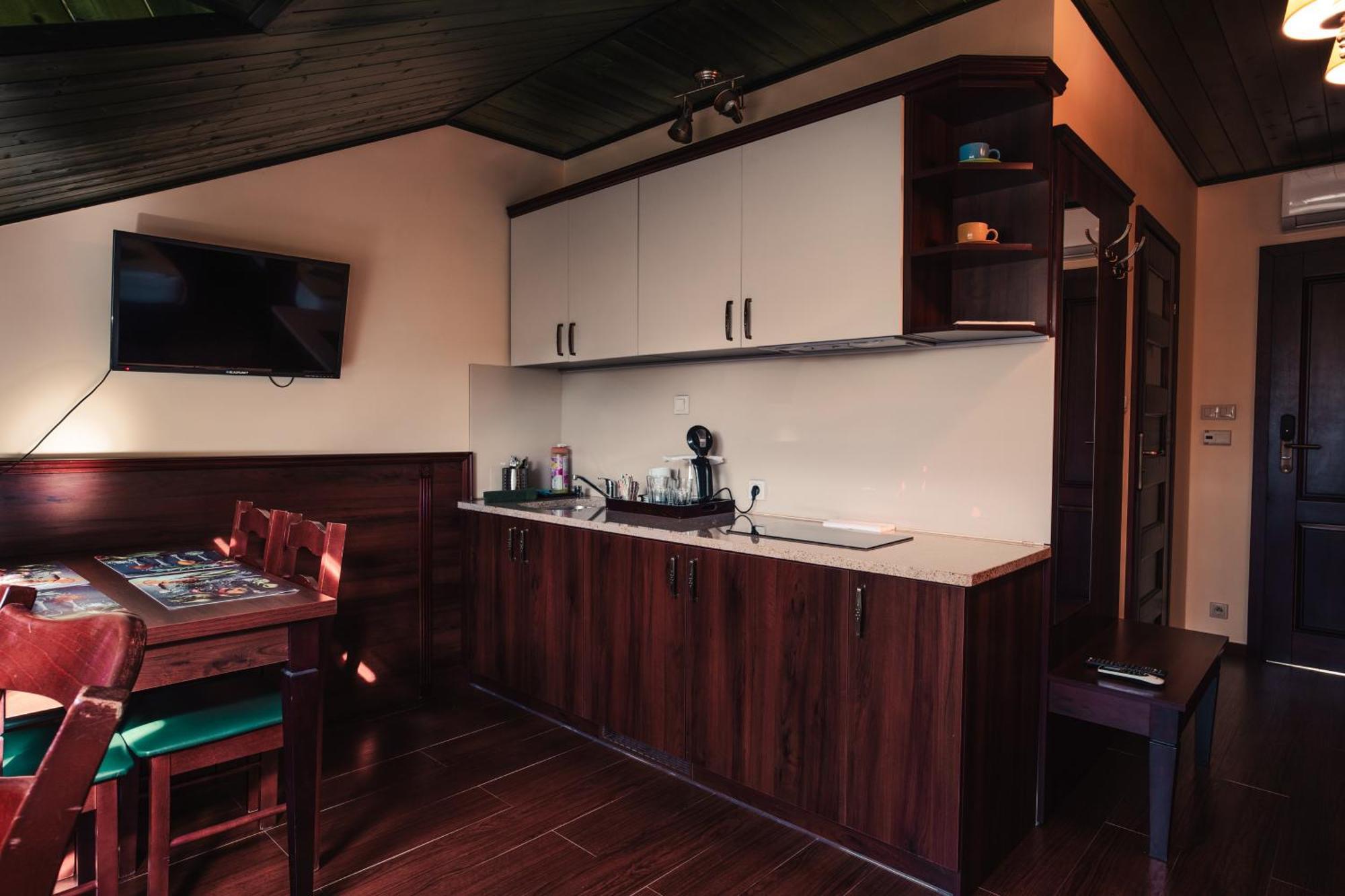 Shoemaker Irish Pub & Accommodation Келце Екстериор снимка