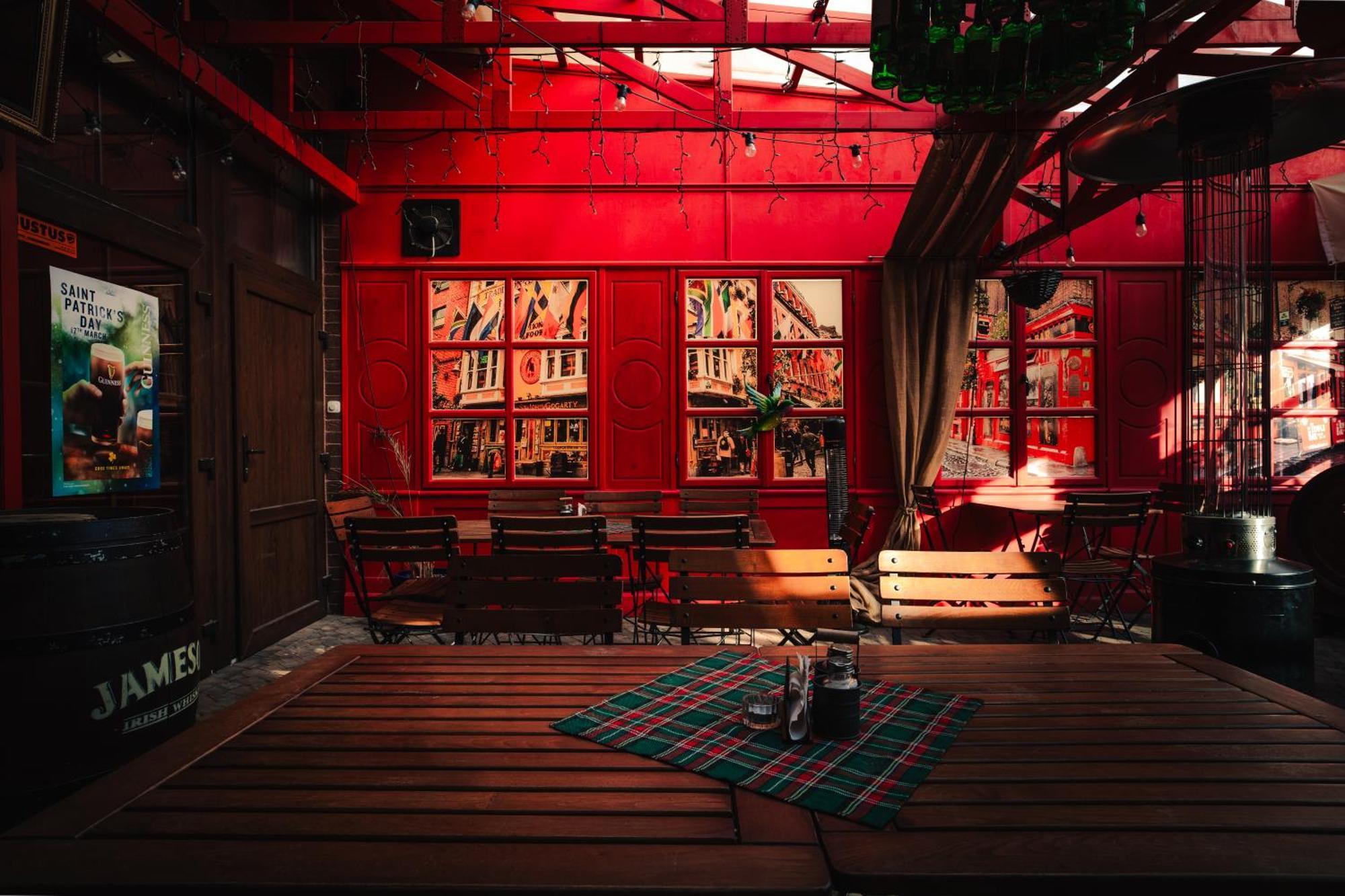 Shoemaker Irish Pub & Accommodation Келце Екстериор снимка