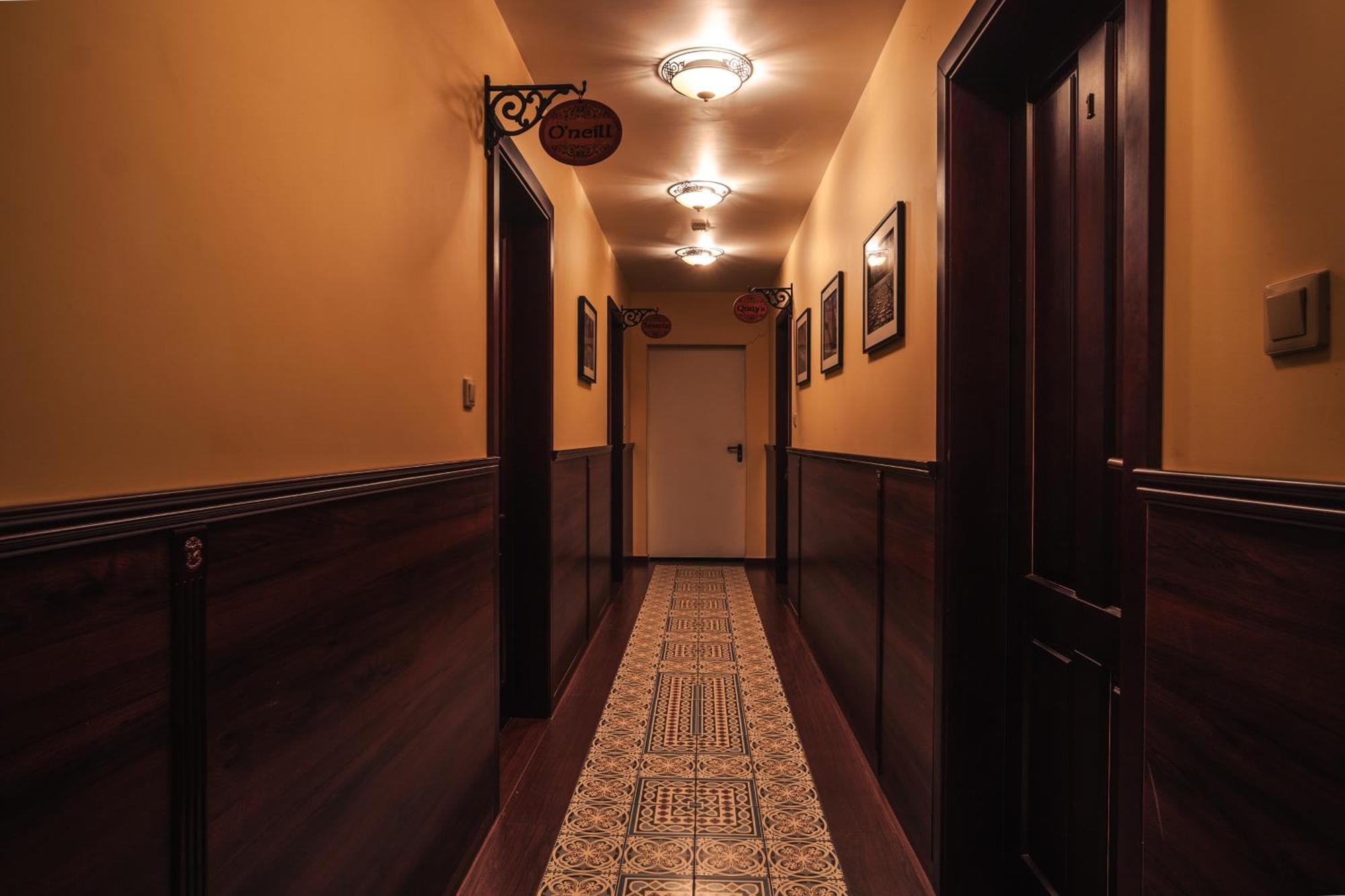 Shoemaker Irish Pub & Accommodation Келце Екстериор снимка
