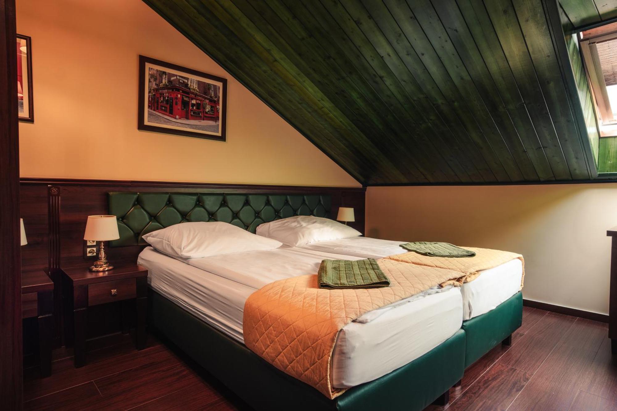 Shoemaker Irish Pub & Accommodation Келце Екстериор снимка