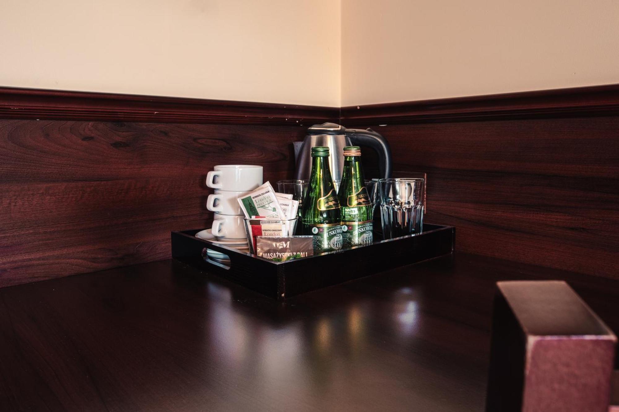 Shoemaker Irish Pub & Accommodation Келце Екстериор снимка