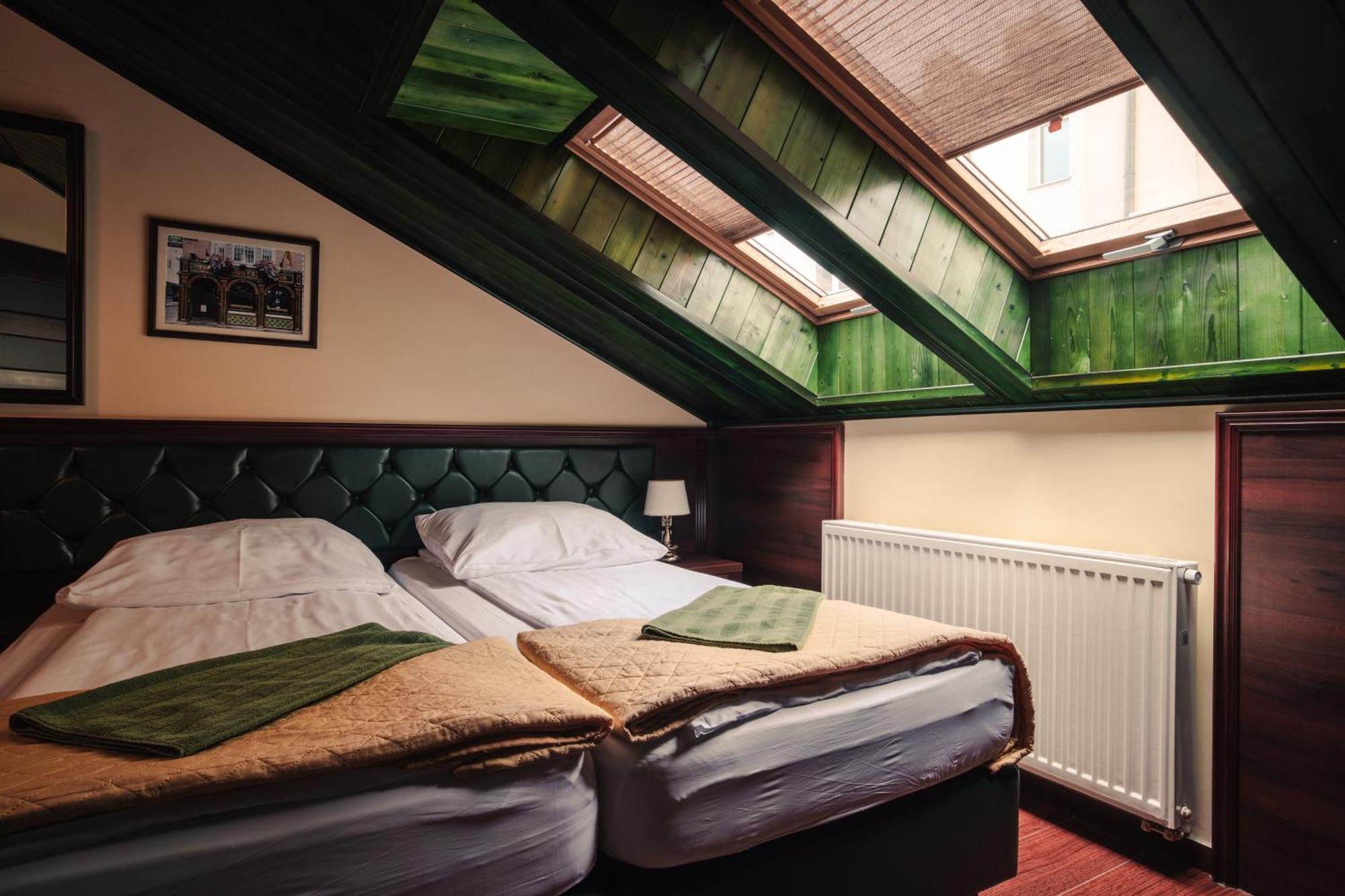 Shoemaker Irish Pub & Accommodation Келце Екстериор снимка